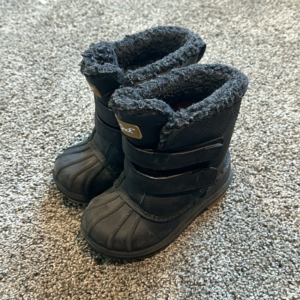 Cat & Jack snow boots - size 9 - like new condition